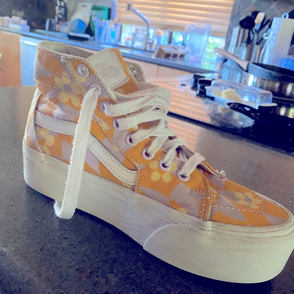 Flower power Vans! 🌼🌼🌼